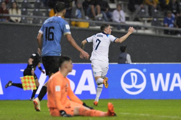 INGLATERRA LE GANÓ A URUGUAY Y SE CLASIFICÓ