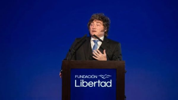 Javier Milei trata de minimizar la corrupción de sus funcionarios y la escasez monetaria de la gente