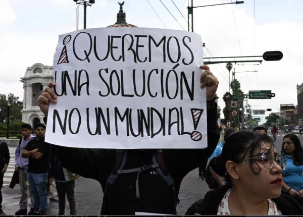 El otro partido: docentes en la calle y la FIFA en silencio